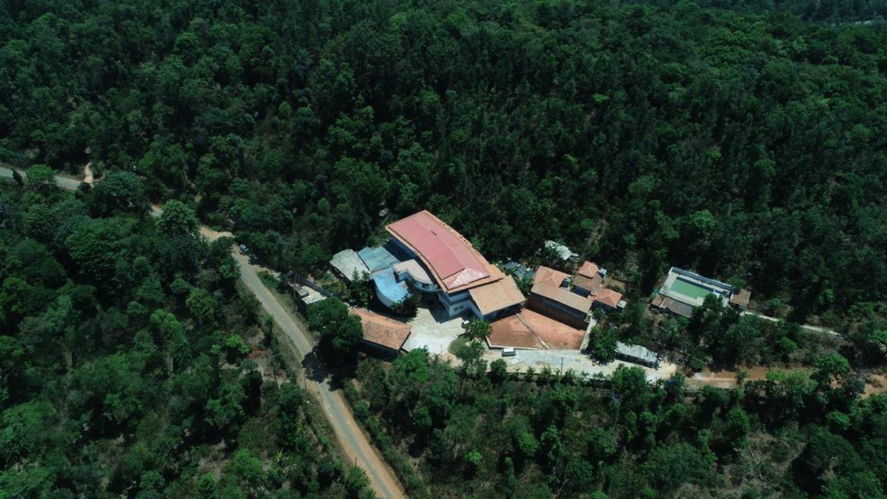La Flora Beverly Hill Resort Madikeri Exterior photo