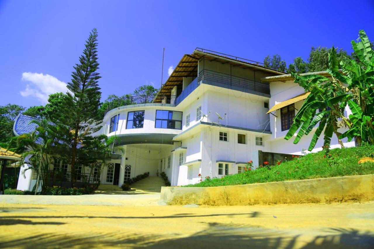 La Flora Beverly Hill Resort Madikeri Exterior photo